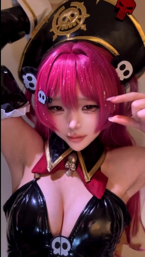 【新】芃芃大人—251026 cos海盗女仆 玉足 盯射 腋下【2V】【470MB百度云】