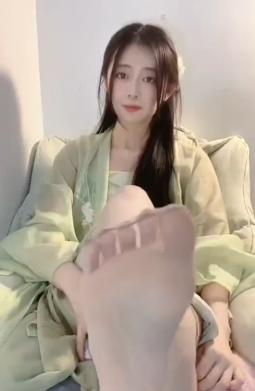 足控-易直播 甜兮-骚足诱惑微信福利（15V,379M）