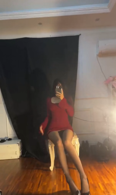 【推特】绝版美臀博主【@ONE】，丰胸细腰大长腿，高颜值白皮肤，极限女神~~~[61v588m]
