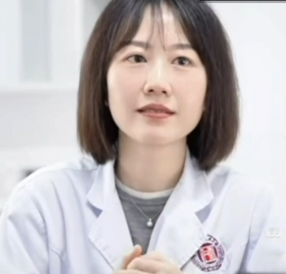 吃瓜湖南省人民医院副院长祖雄兵与眼科主任曾琦私下保持不正当关系视频曝光1v100mb