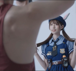 纱季拍摄写真被摄影师床上抽插1v600mb