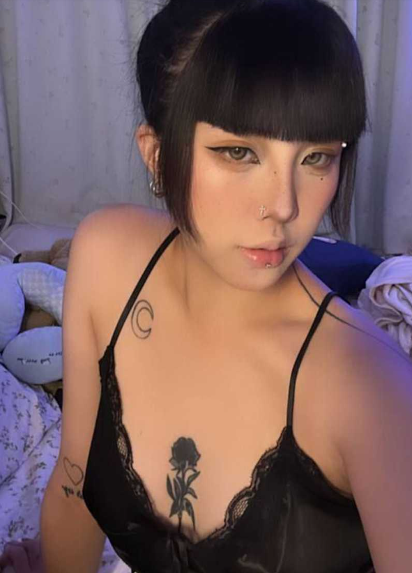 足控jccer商场地库车震肉丝短袜撸动肉棒浓精射满鞋底+纹身小妹深喉颜射2v260mb