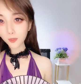 【玥玥】女神上帝视角道具自慰