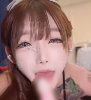 抖音 mo你别哭 抖音超高颜值巨乳符文反差网红被金主爸爸操的翻白眼，骚逼想填满爸爸们的精液