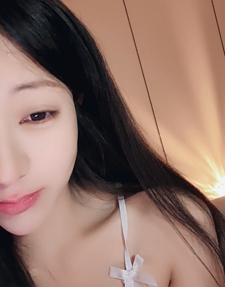【池池】极品身材 大奶嫩穴 美腿美脚 道具自慰 淫水狂喷