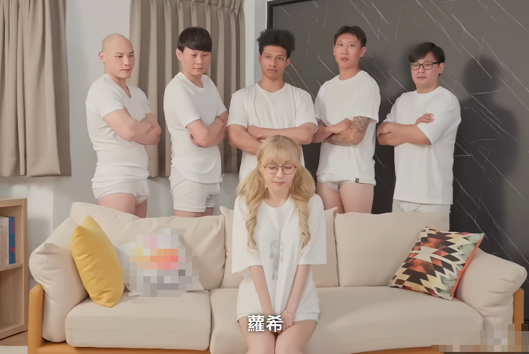 骚货萝希对付五男满足性欲望 萝希ROXIE