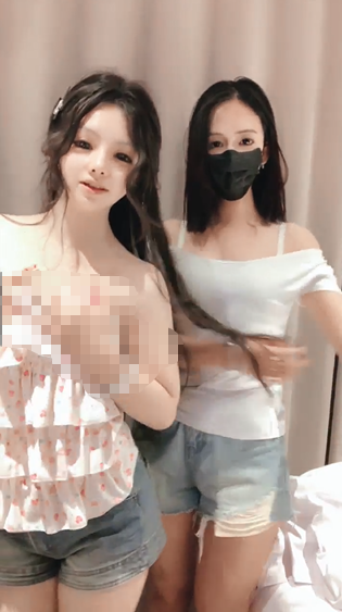 超正点萝莉，把闺蜜也拉下海双修