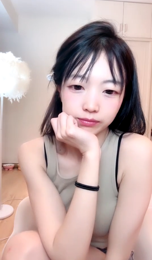 超级女神【婉宝儿】跳蛋自慰喷水