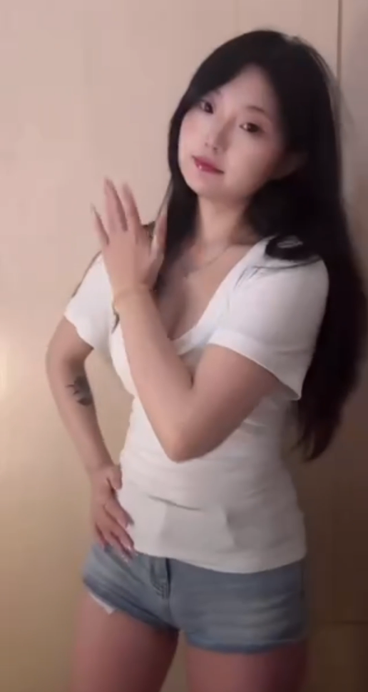 颜值女神全裸露三点裸舞自慰