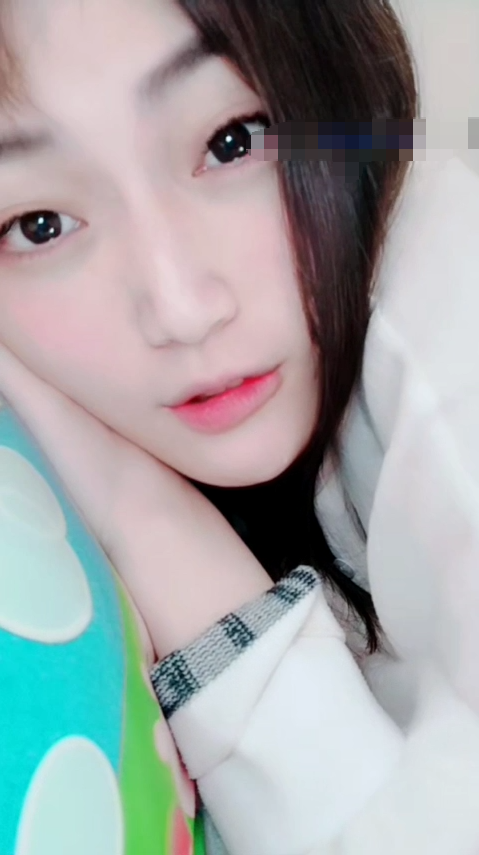 模特身材美少女1对1大秀