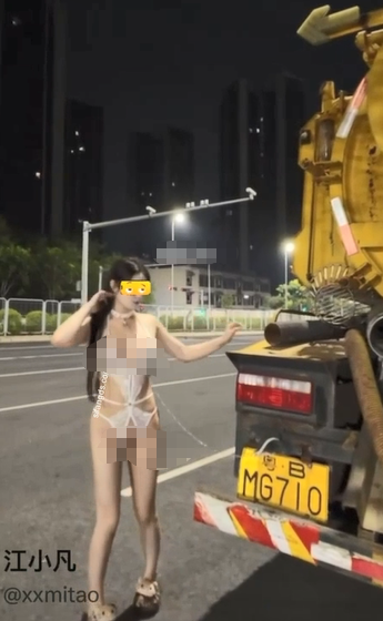 脱光在深圳的街头走一走，身边经过了几百辆车