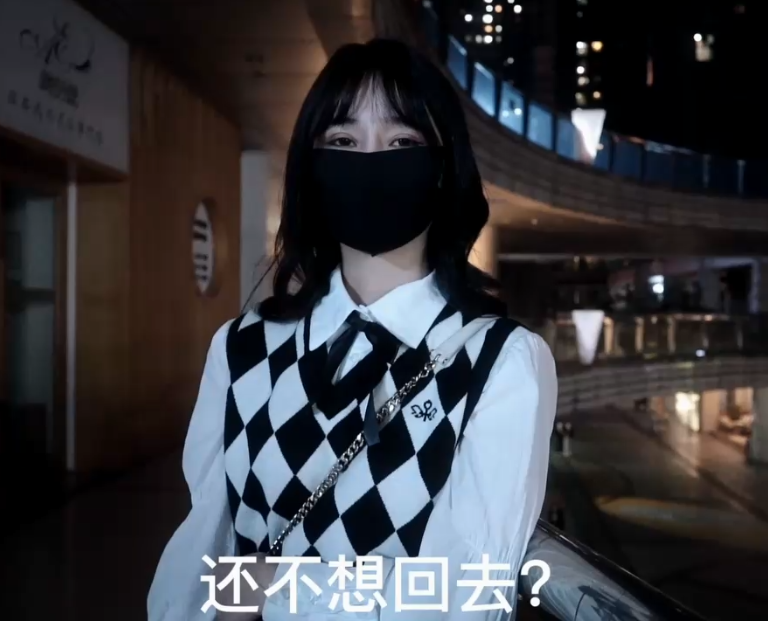 网红反差女神【香菜公主】夜店少女的增值服务——口爆吞精