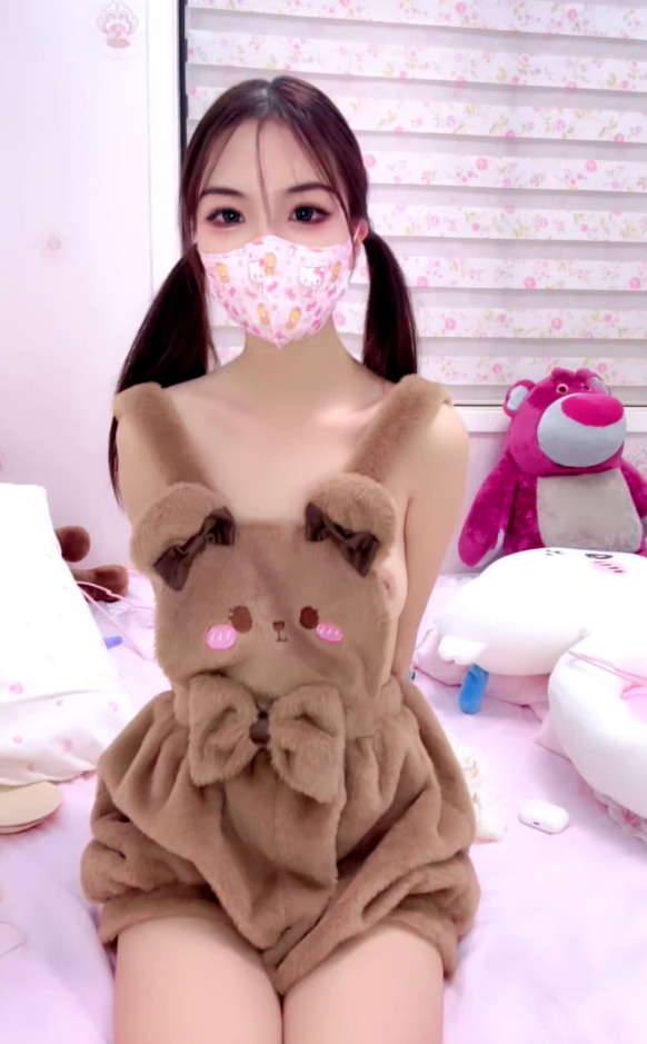 双马尾极品萝莉！【幼小七】白虎嫩逼嫩逼近距离掰给你看 穴穴超级粉嫩 娇小身材全裸很诱惑 超级漂亮
