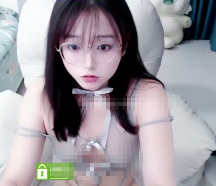【sweet_18wanwan】嫩乳眼镜美女主播