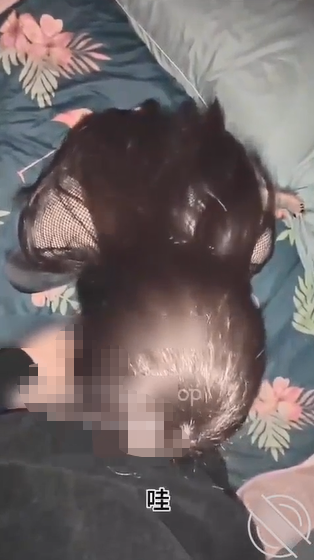 海角大神极品骚姐姐-渔网上衣瑜伽裤被弟弟干到无法控制 没人在家弟弟溜进我房被操得正爽时家人回来了