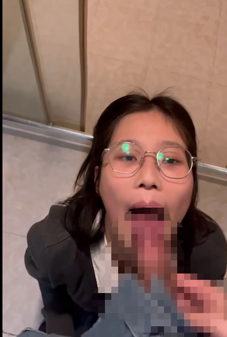 眼镜反差婊 户外露出口交 做爱 6v