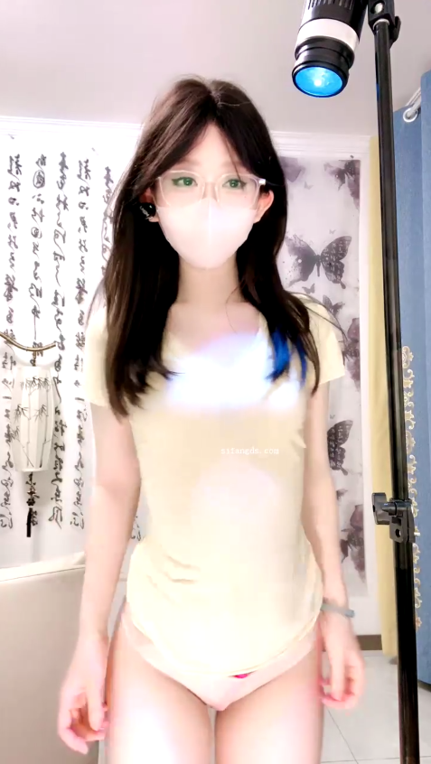蓝川师織 高颜值反差眼镜女大