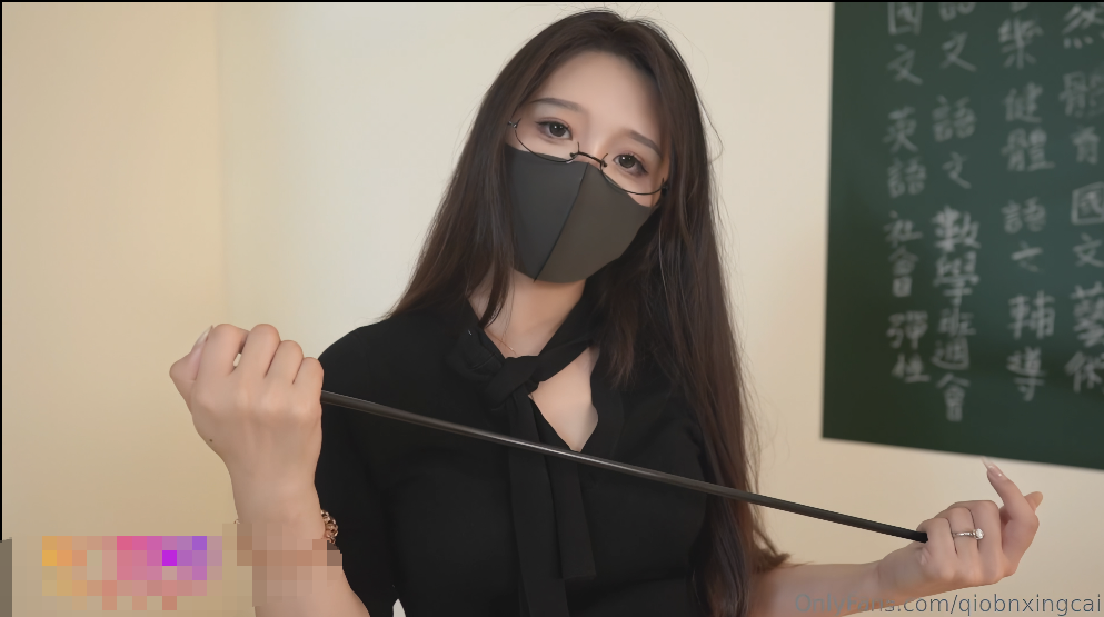 【桥本香菜】课堂上偷拍被我抓包的坏学生，不但没有被惩罚，还能享用已婚老师的嫩穴4k