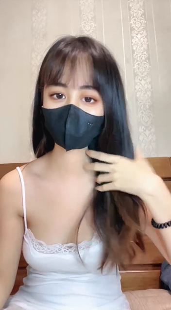 3467 爆乳大学生【你好香啊咦】奶子超漂亮 完美身材 大长腿好像还是处女3v