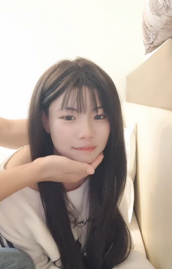 3691 【美少女的诱惑】黑丝露脸极品少女的诱惑奶子真不错让小哥舔逼揉捏口交 道具自慰 狂插流出白浆