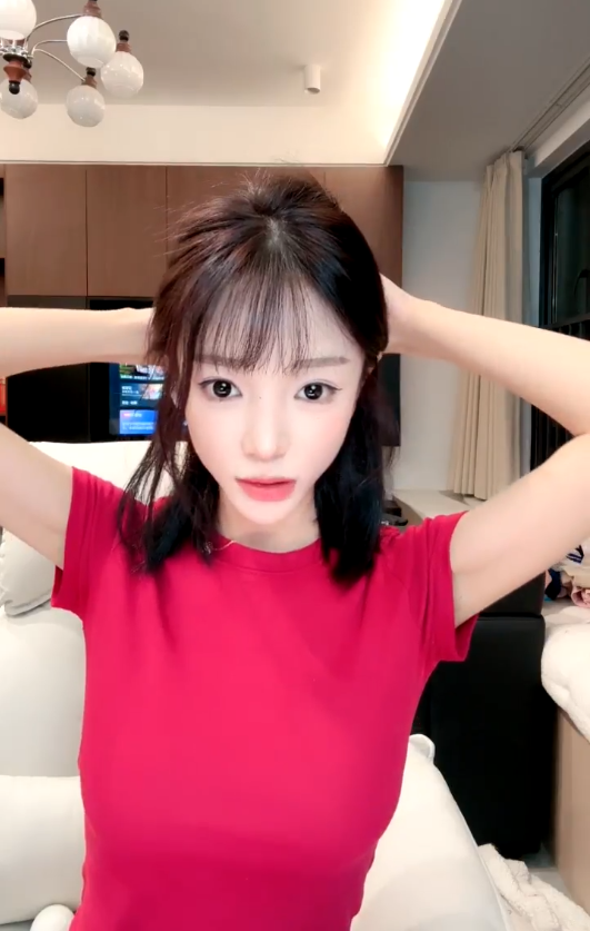 3697 【彩色的小熊宝宝】骨感校花