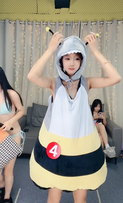 色情版综艺【M8女团】色情版快乐大本营3v