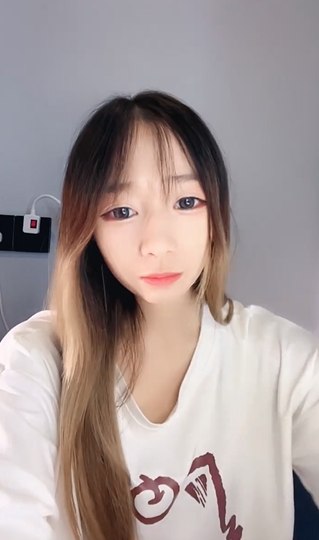 清纯学生妹下海【小铃铛很乖】超极品肥鲍自慰2v