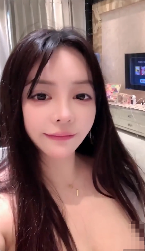 【炸土豆】天然巨乳小姐姐，水超多