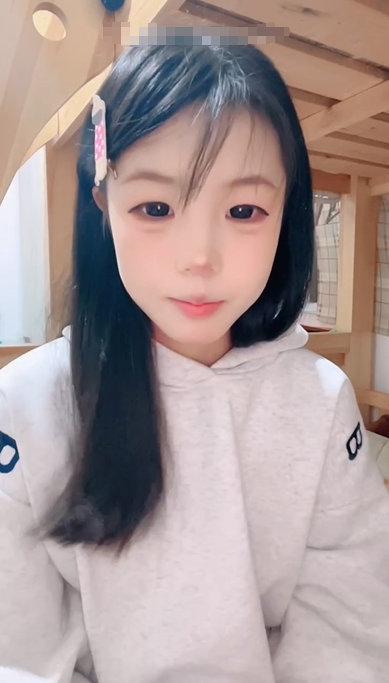反差极品少萝【你的宇吖】宿舍揉奶自慰