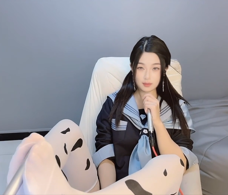桃子baby 深夜开视频帮学长...+身材秀+表情秀+倒计时+阿颜黑 2V403M百度盘