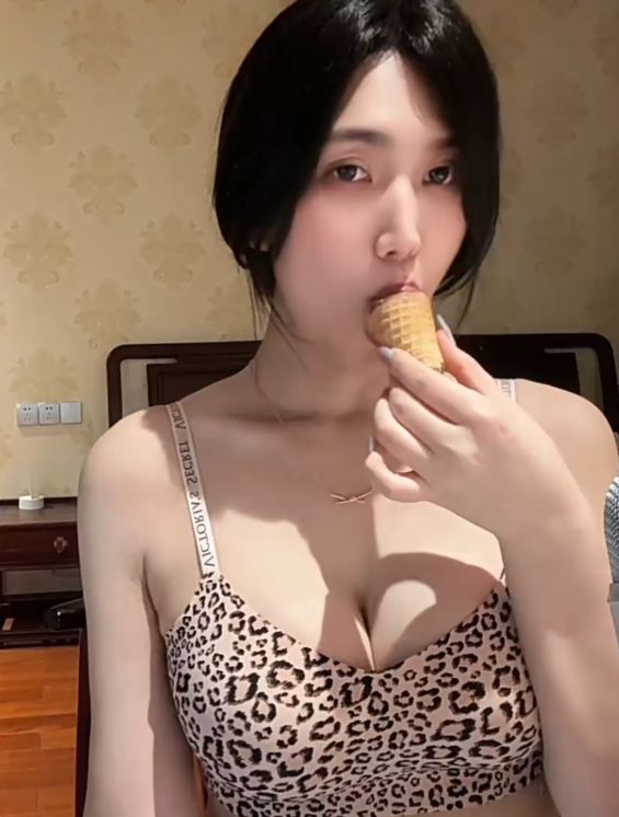 小羽ASMR 吃冰淇淋24min -1V482M百度盘