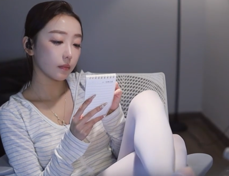 酥酥学姐 S女老师+jiojio按摩 2V395M百度盘