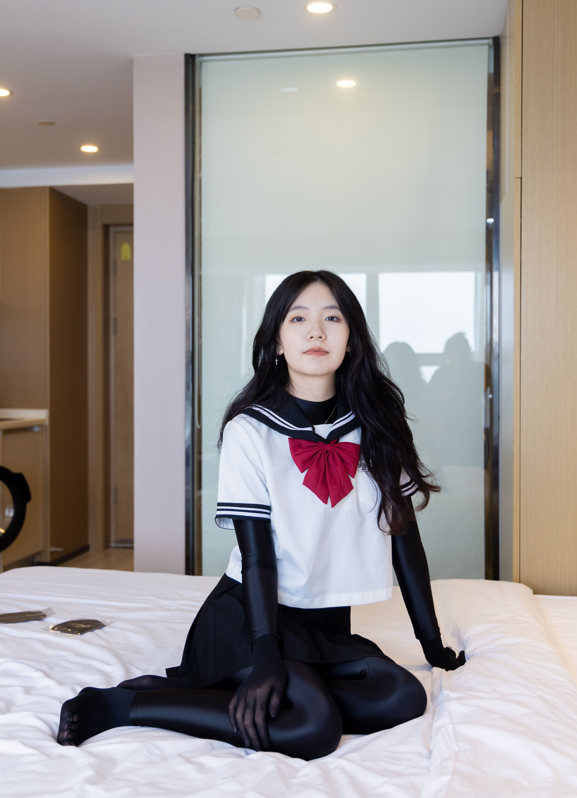 袜啵啵 - 小甜豆 - 白棉袜 厚黑丝五指袜和jk制服叠穿 【140P1V1.42G】