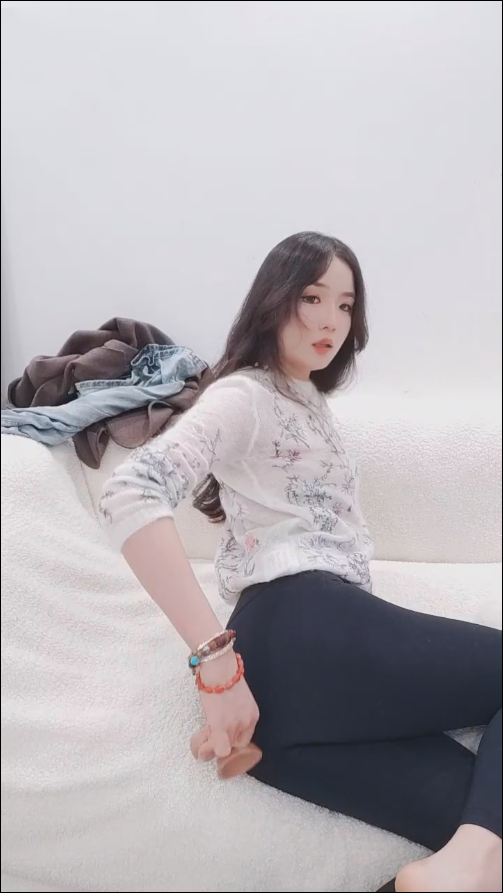 玩物直播抚兮-251031 瑜伽裤红绿灯【1V】【374MB百度云】