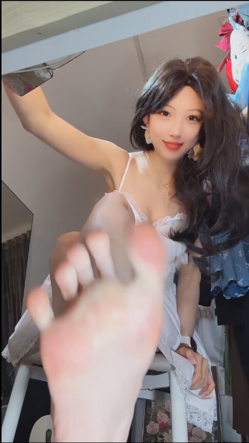 玩物直播佳佳-251103 脚底吐钱男s成m【1V】【334MB百度云】