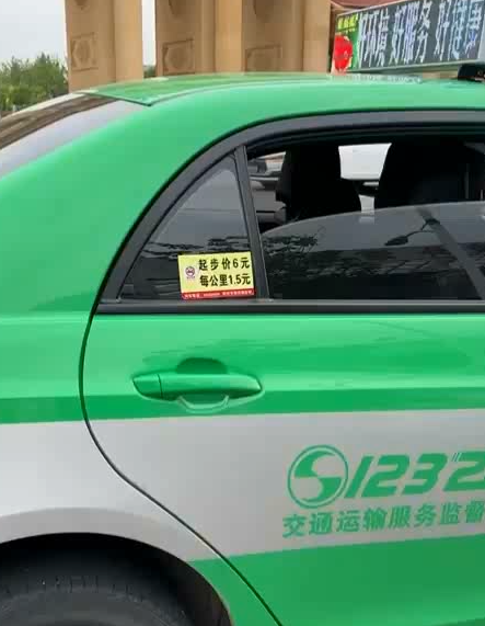 极品母狗-主人的任务 全裸坐出租车(2V,255M)