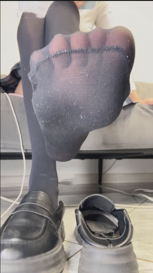 玩物直播酒鹐-251104 红绿灯jk制服过膝黑袜小皮鞋【1V】【381MB百度云】