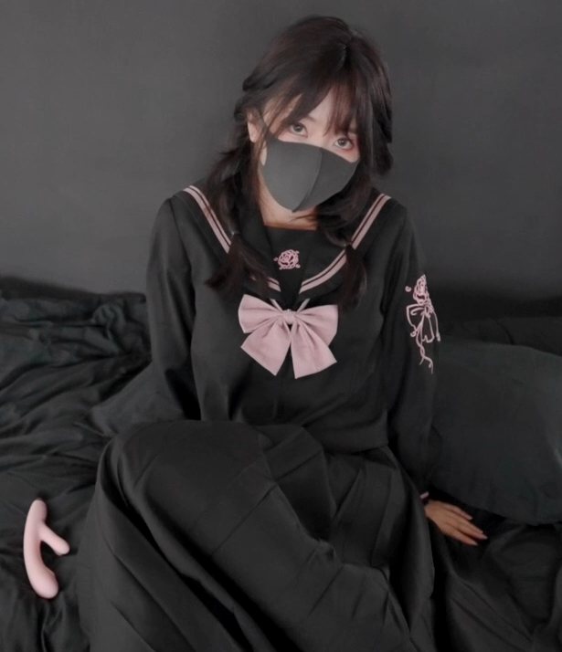 玩偶姐姐 HongKongDoll-12.7私信新 水手服又来了(2V,515M)