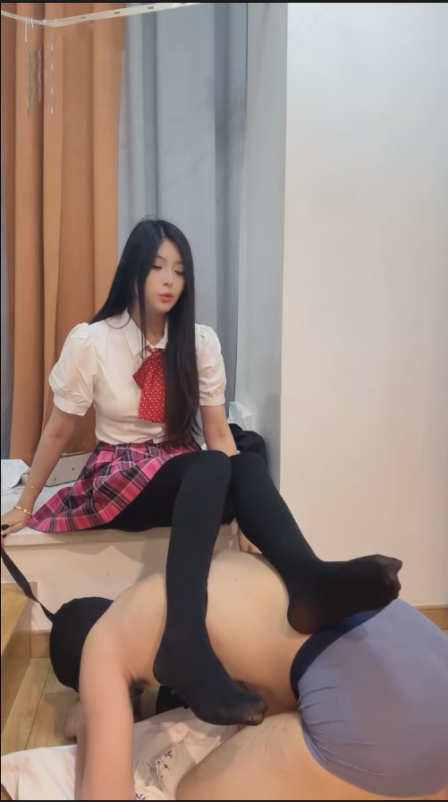 玩物直播小懿-251101 厚黑皮鞋JK公主调教傻逼【1V】【502MB百度云】