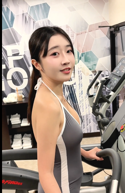 湾湾极品嫩妹-玲奈lenasu2567（Sakurai rena) -of原版新  搭讪健身女（1V,1.35G）