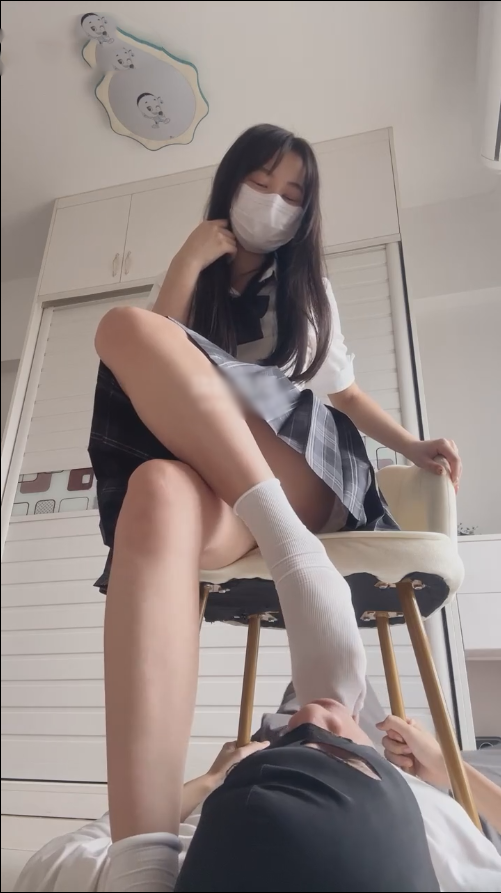 玩物直播甜恬s-251113 t踩t深喉私奴【1V】【300MB百度云】