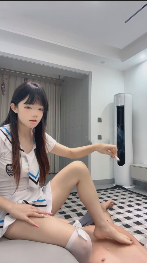 玩物直播只只小妈-251111 舔脚深喉踩射【1V】【410MB百度云】