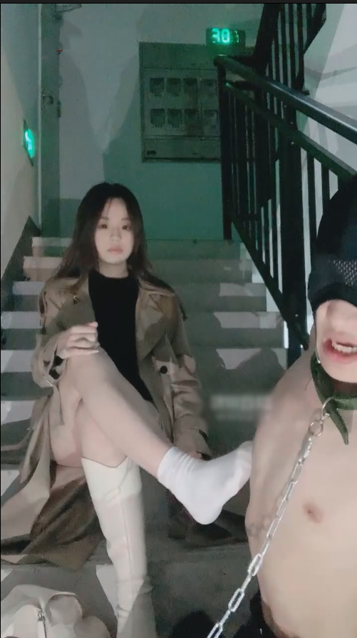玩物直播女生也能很暴力-251113 06女神白长靴户外楼梯道调狗【1V】【583MB百度云】