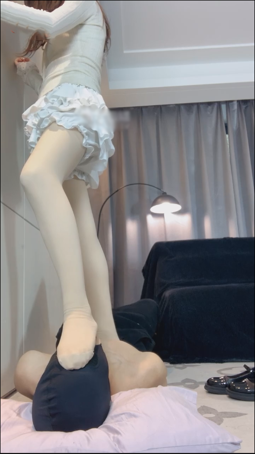 玩物直播女生也能很暴力-251119 清纯女大肉丝白棉袜重度虐狗全体重踩脸口水浓痰【1V】【362MB百度云】