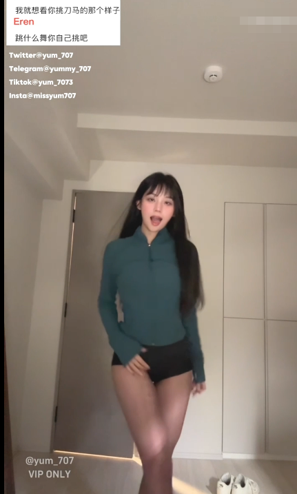 人气嫩妹-玉米(yum_707)-12月新 在你身上就这么摇(2V,496M)