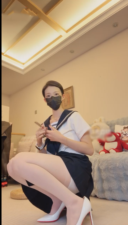 玩物直播婉儿-251101 JK白丝套头窒息长腿绞晕【1V】【249MB百度云】