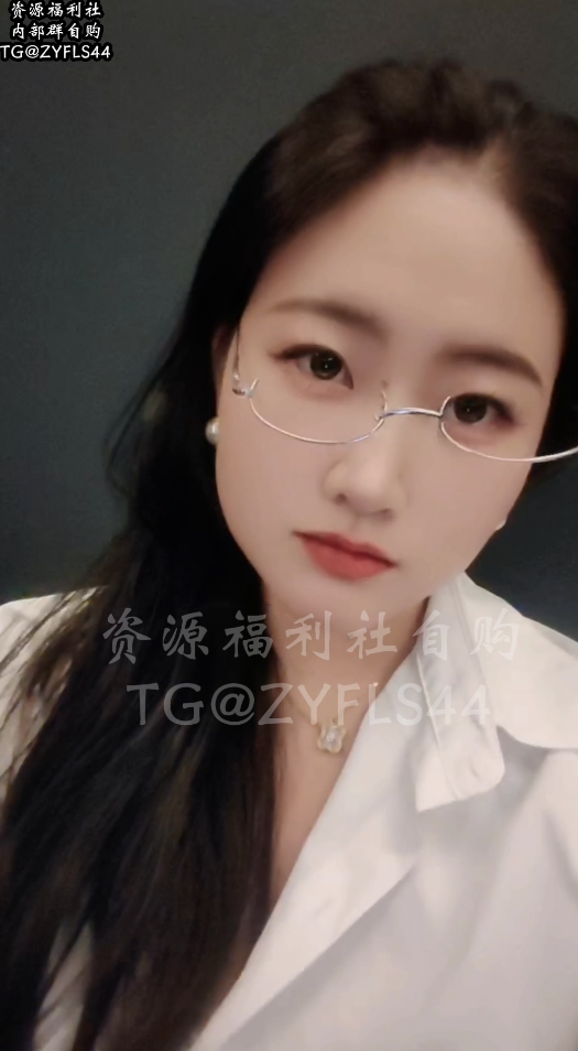 【新作】巨乳淫妻 【娍】 12月3日 新作 自购 OL制服 私人影院 黑丝后入 【1V 1.76GB】