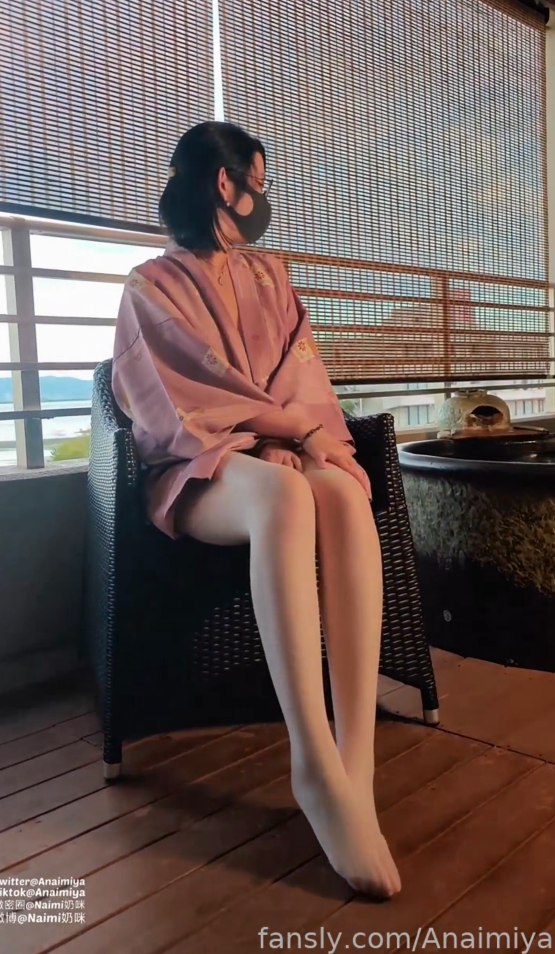 反差母狗【奶咪 anaimiya Naimi】户外茶楼 露出自慰 中出性爱 后入白丝翘臀 【1V 2.26GB】
