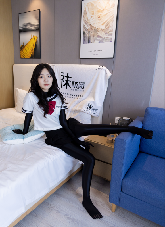 袜啵啵 - 小甜豆 - 白棉袜 厚黑丝五指袜和jk制服叠穿 【140P1V1.42G】