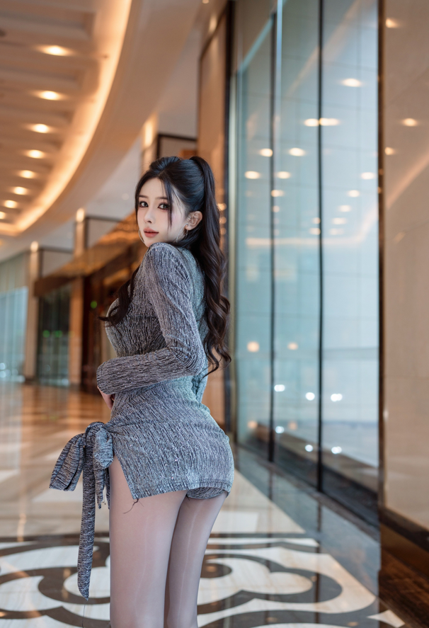秀人网 李丽莎《开裆黑丝诱惑》网内透奶子写真 无水印【89P1.23G】